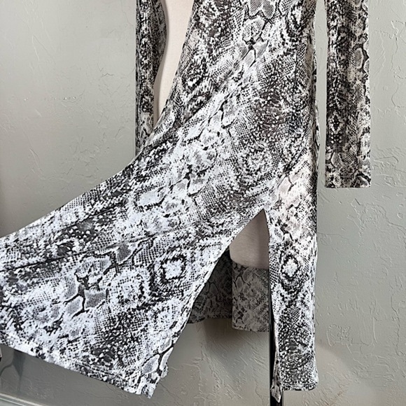 Iris Longline Mesh SnakeSkin Lightweight Cardigan - Picture 5 of 6